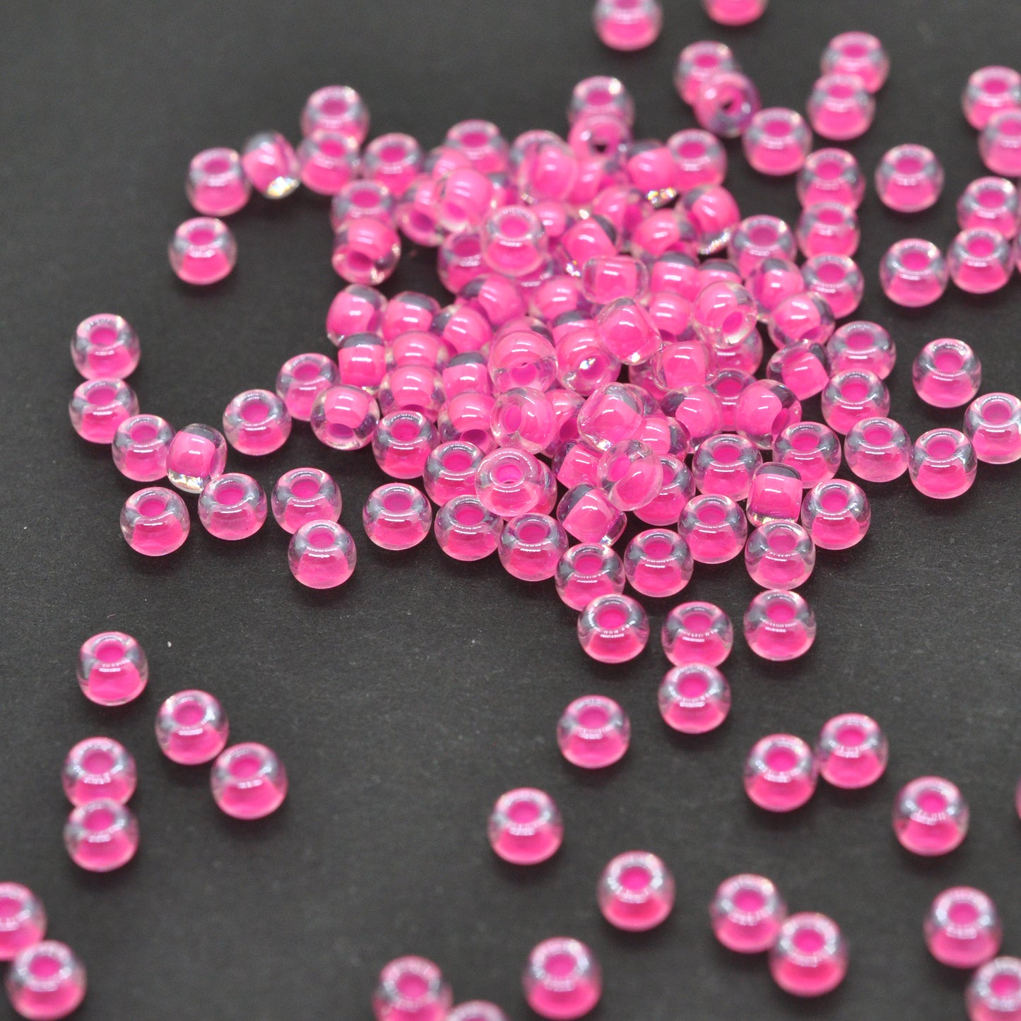 Miyuki Rocailles / neon pink inside colored 8/0 11gr. Ø 3mm (4301)