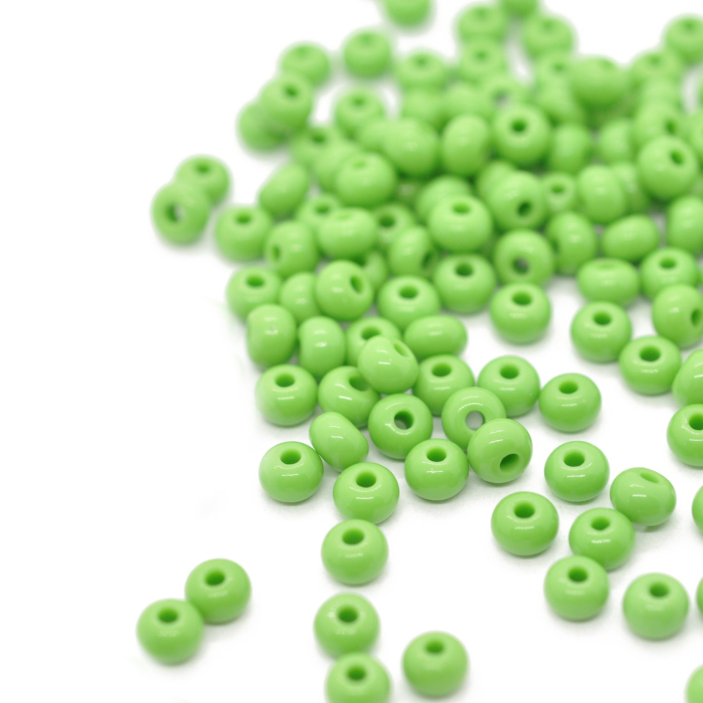 Preciosa Rocailles / green opaque 6/0 / Ø 4mm / 15gr.