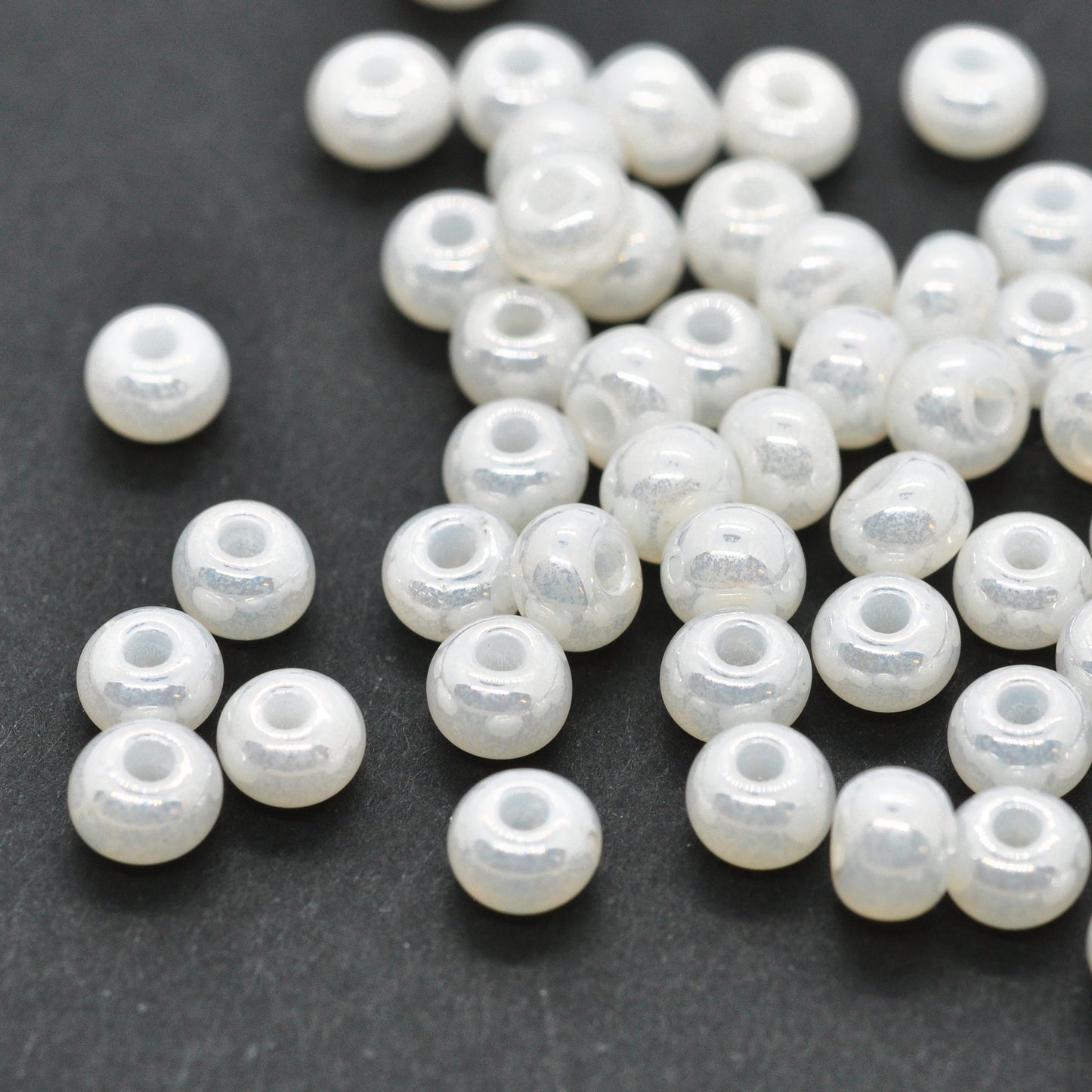 Preciosa Rocailles / cream pearl 4mm 6/0 Ø4mm / 15gr.