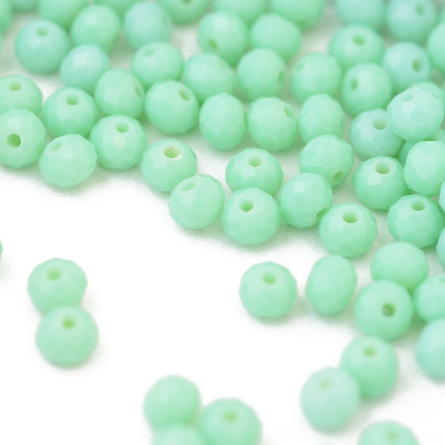 Briolette faceted mint / 6mm