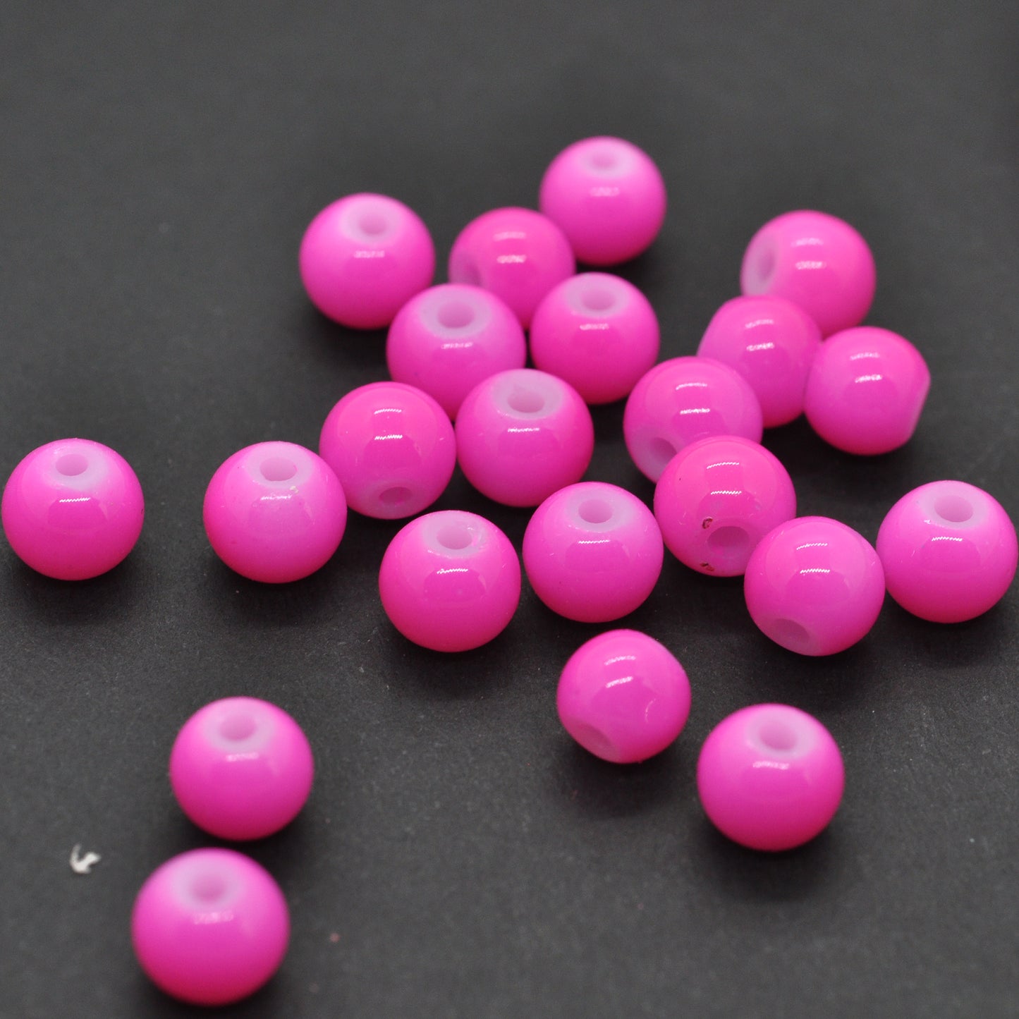 Glasperle / neon pink opak / Ø 6 mm
