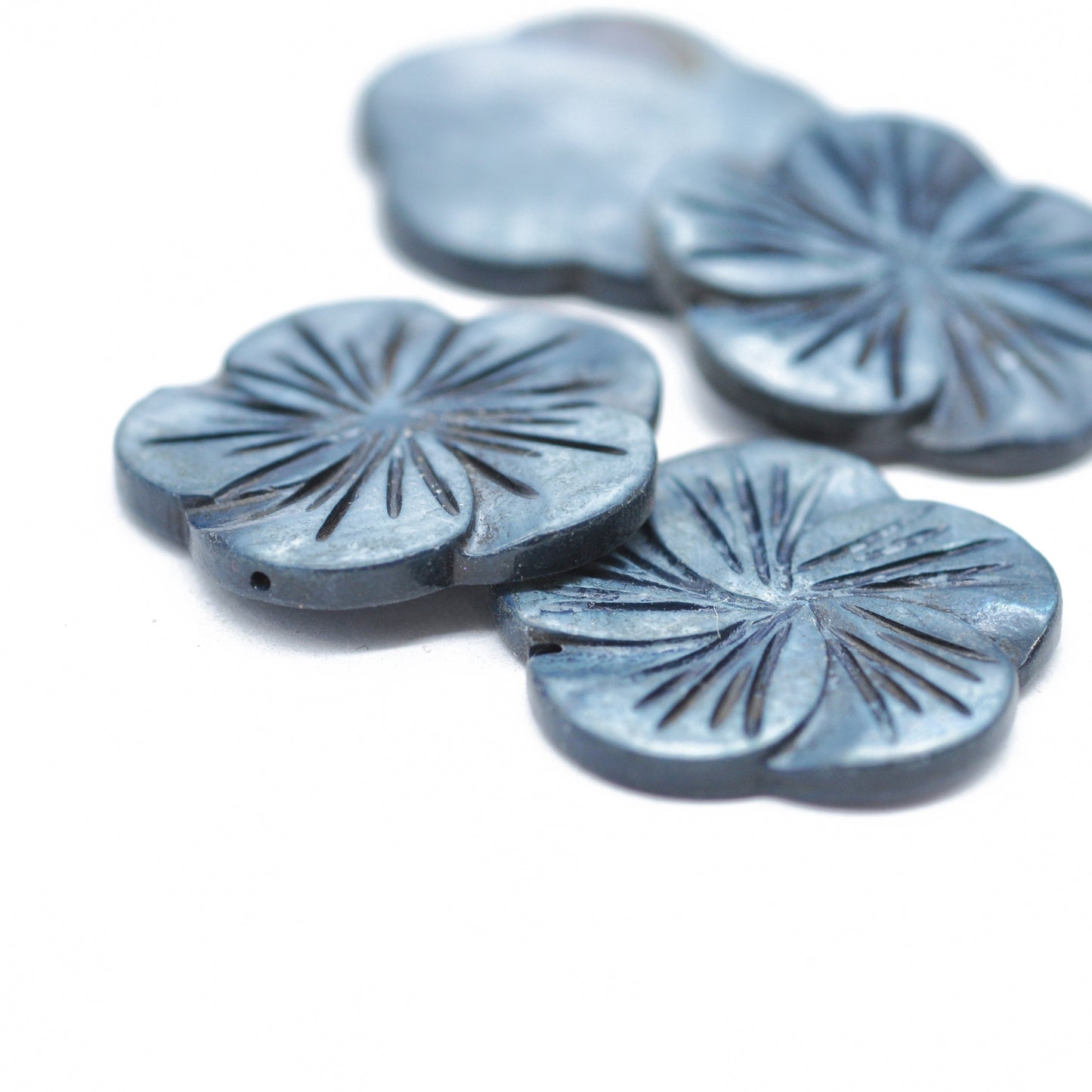Perlmutt Blume Blüte grau blau / 30 mm