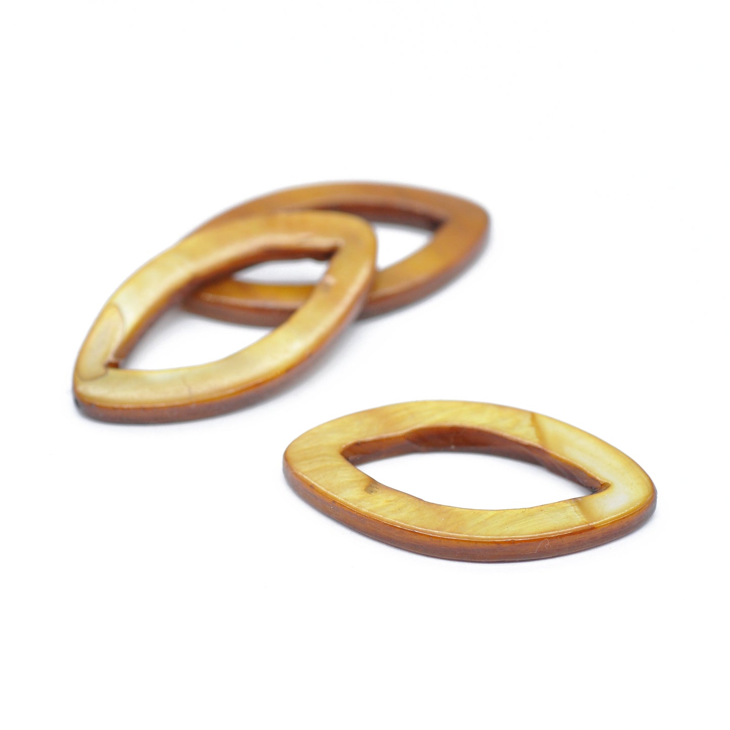 Mother of pearl oval brown / 30 mm
