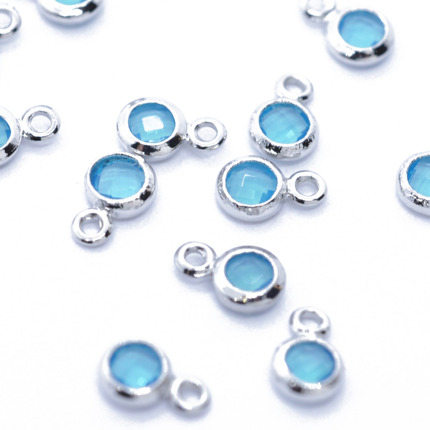 Mini crystal pendant turquoise / silver colored / Ø 4 mm