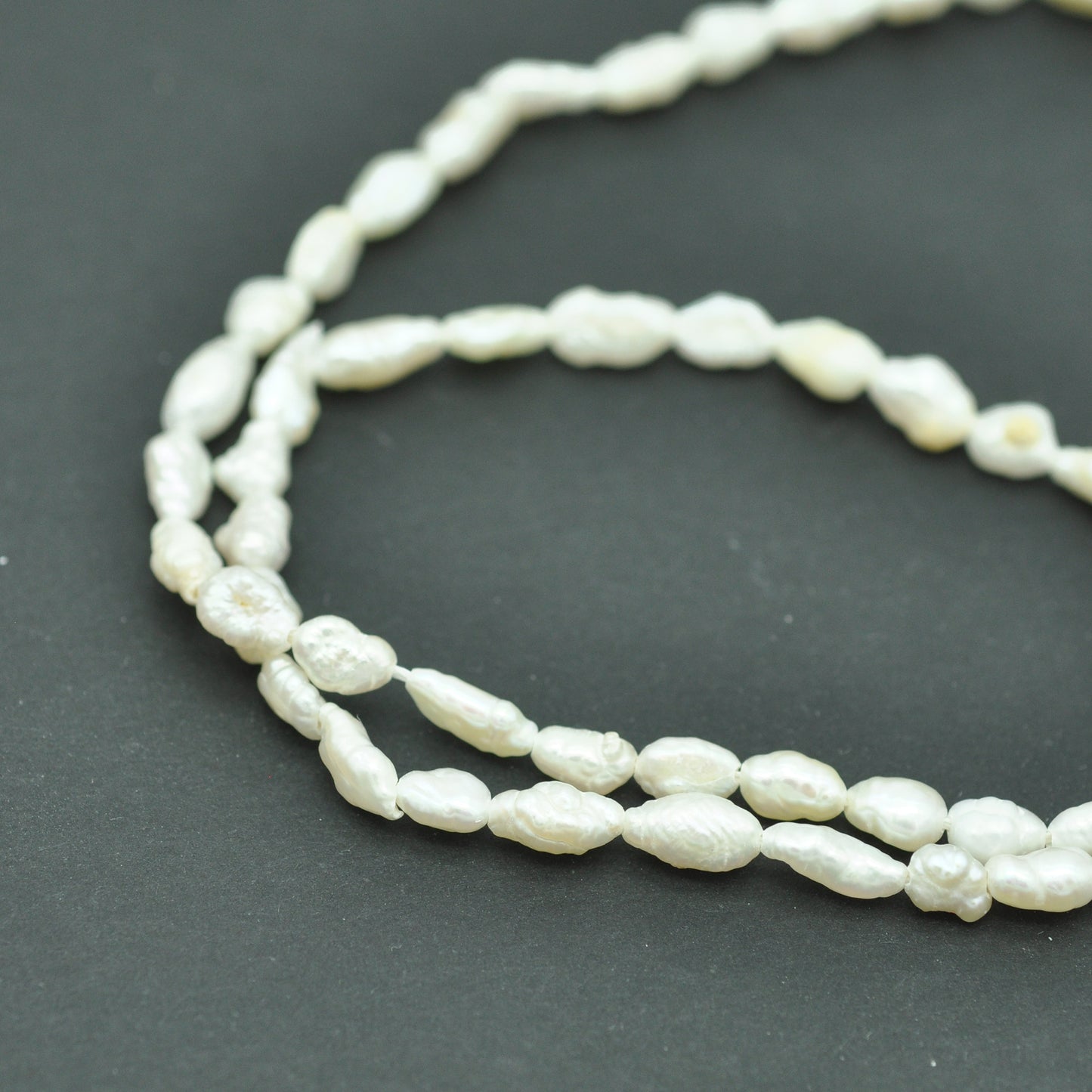 Freshwater pearl strand olive 4x3mm / 34cm