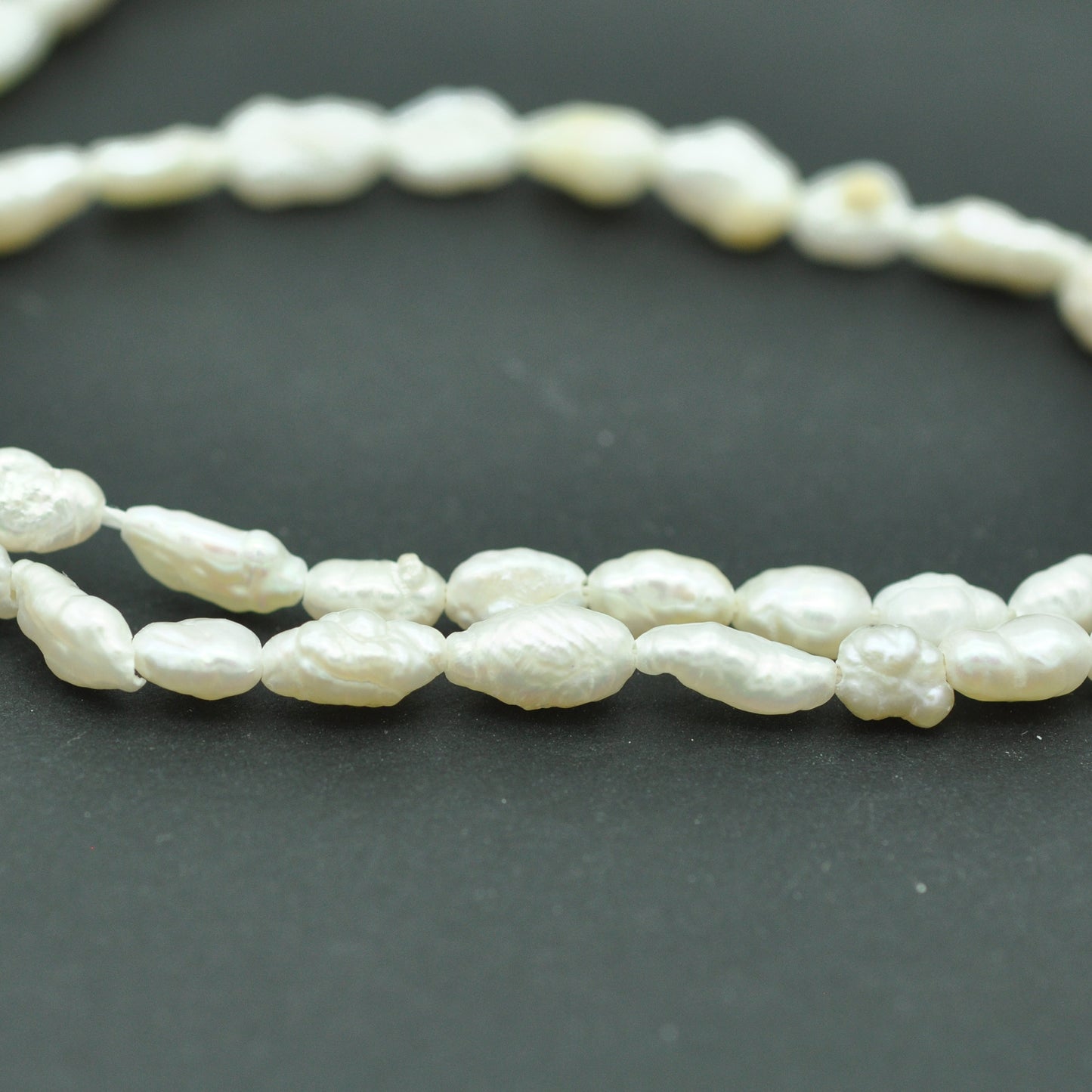 Freshwater pearl strand olive 4x3mm / 34cm