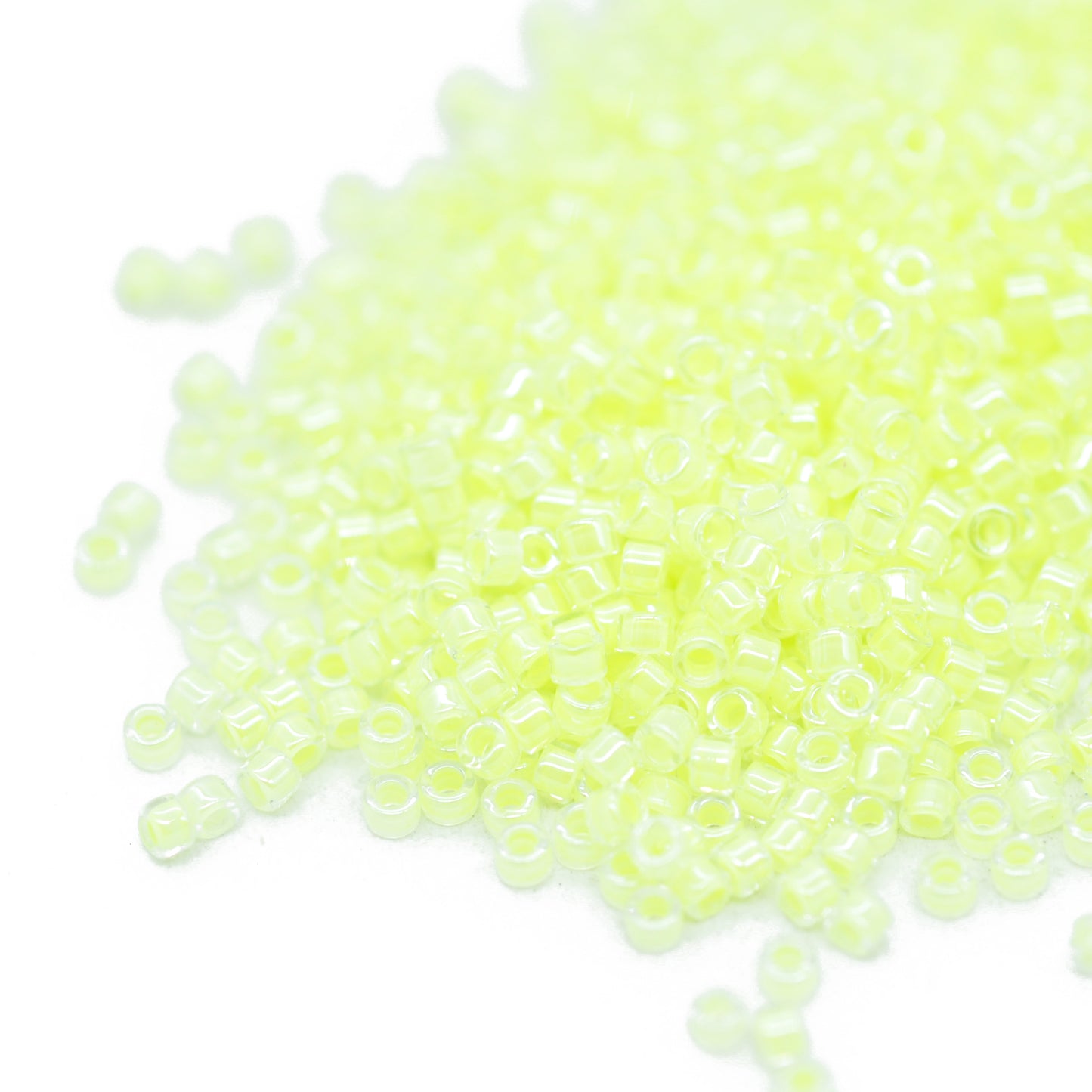 Delica beads neon yellow 10 g. Ø 1.6mm 11/0 (DB-2031)
