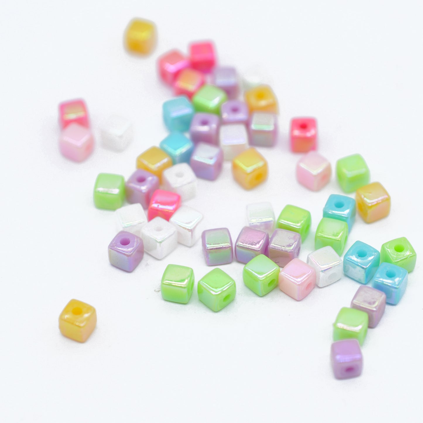 Small cubes / pastel colored mix / 4 mm