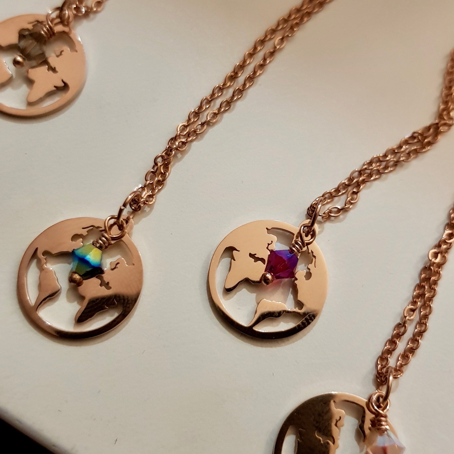 Stainless Steel Pendant / World / Ø 18 mm