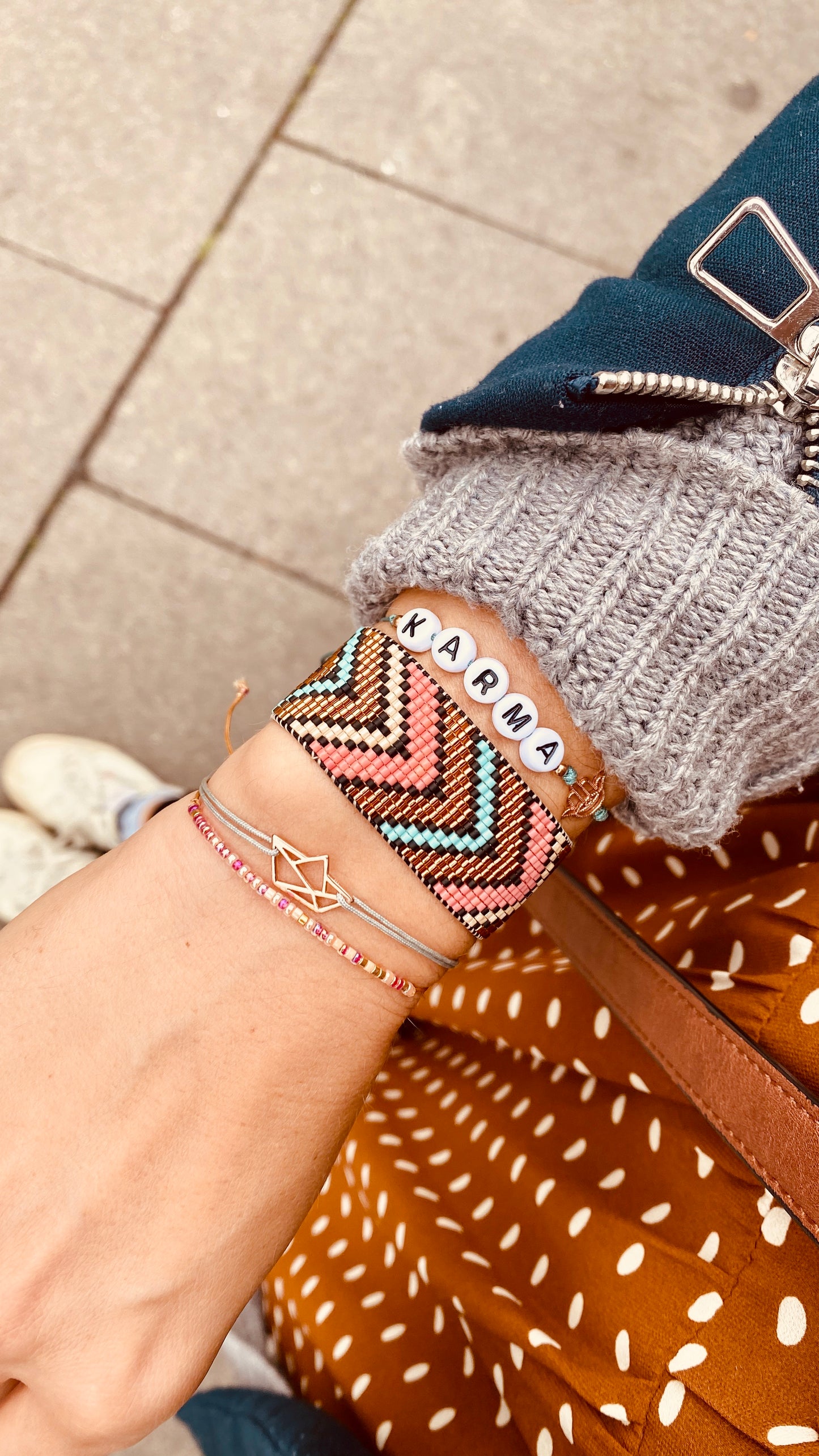 Delica rose lined 10 gr. Ø 1,6mm 11/0 (DB-1338)