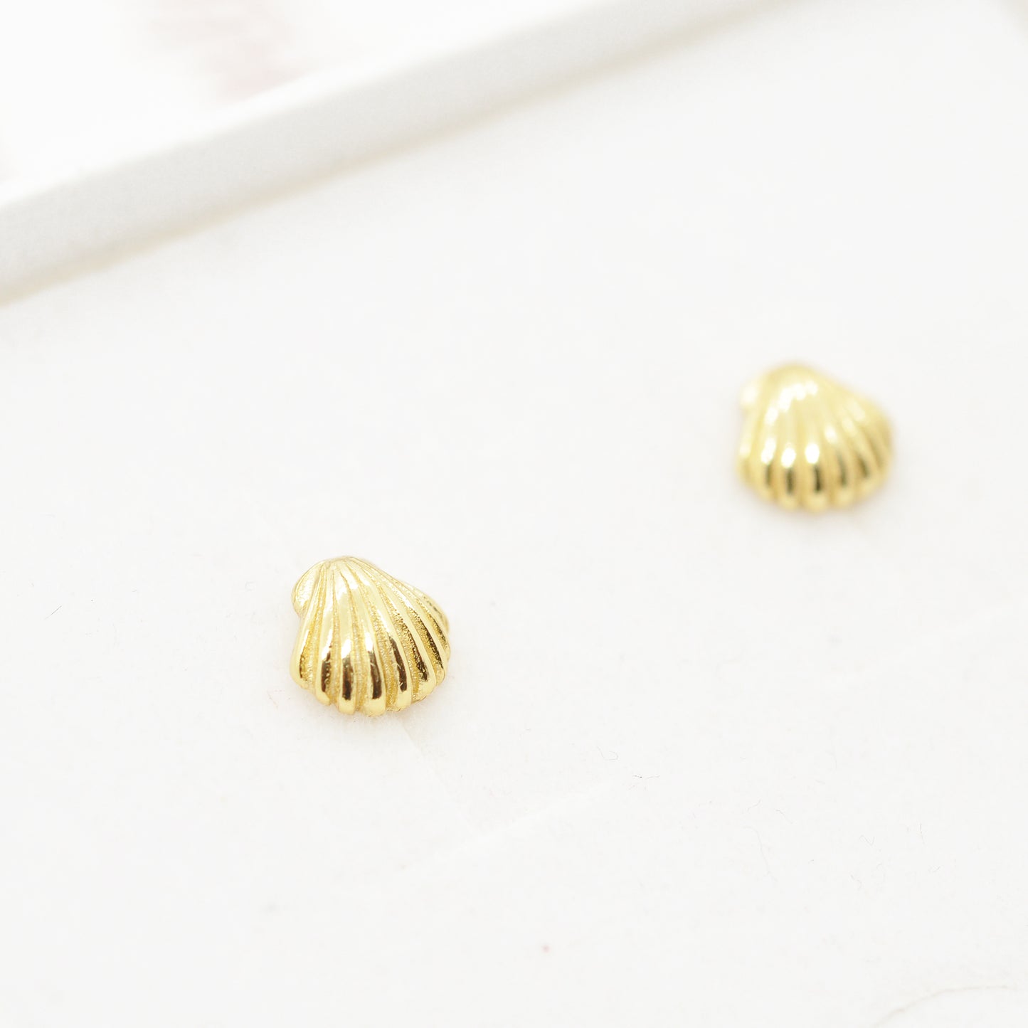 Ear studs shell / 925 silver gold plated