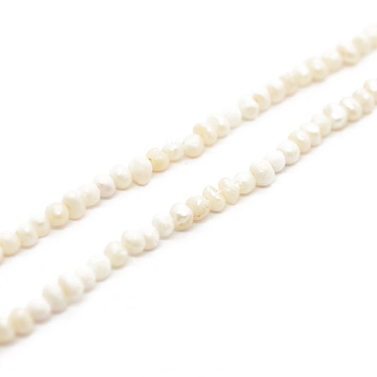 Süßwasserperlen Strang unregelmässig / creme / 2-3mm  / 36cm