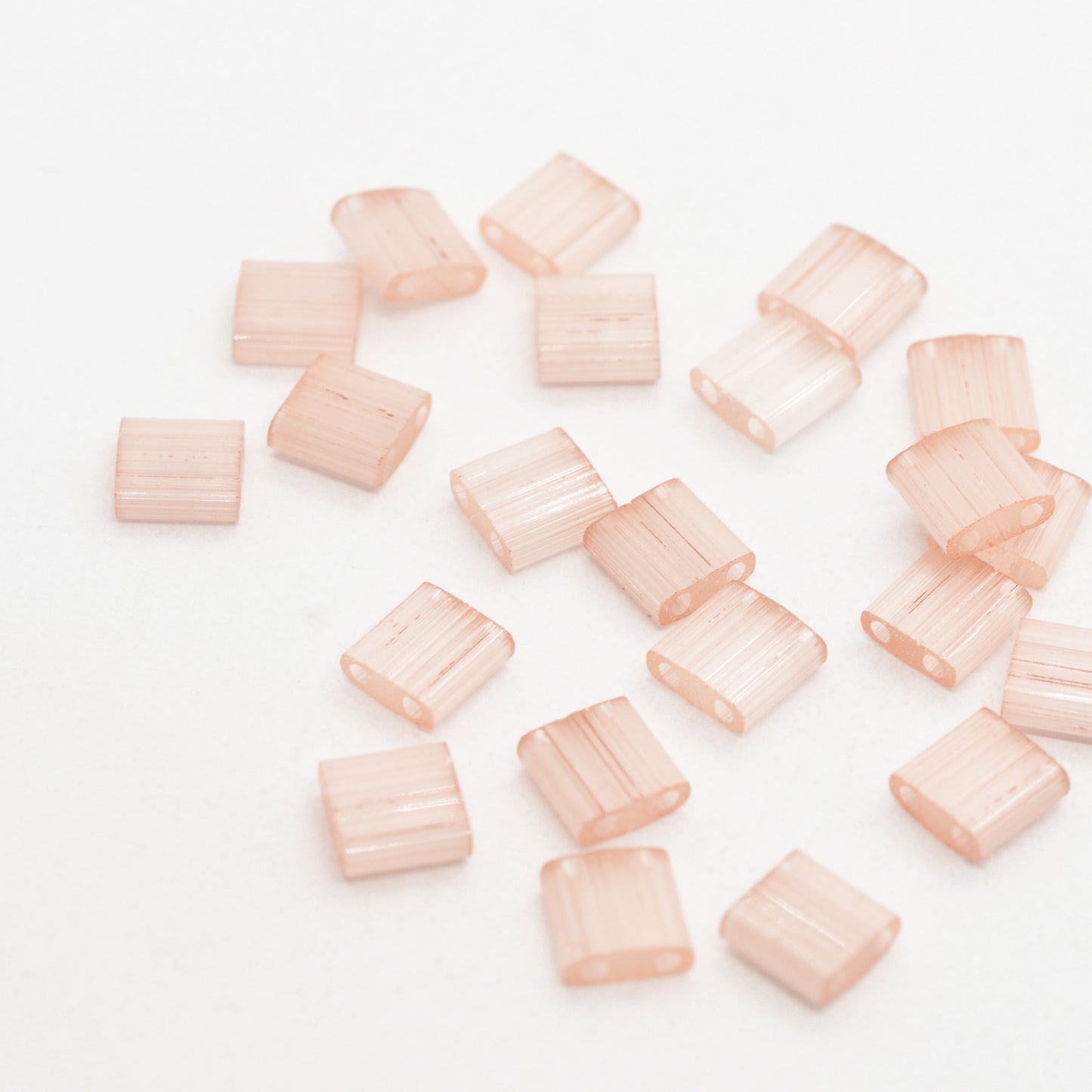 Miyuki Tila pastell koralle silk / 5gr. / TL2556