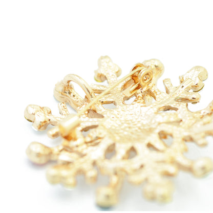 Christmas Brooch Snowflake / gold colored / 45x45mm