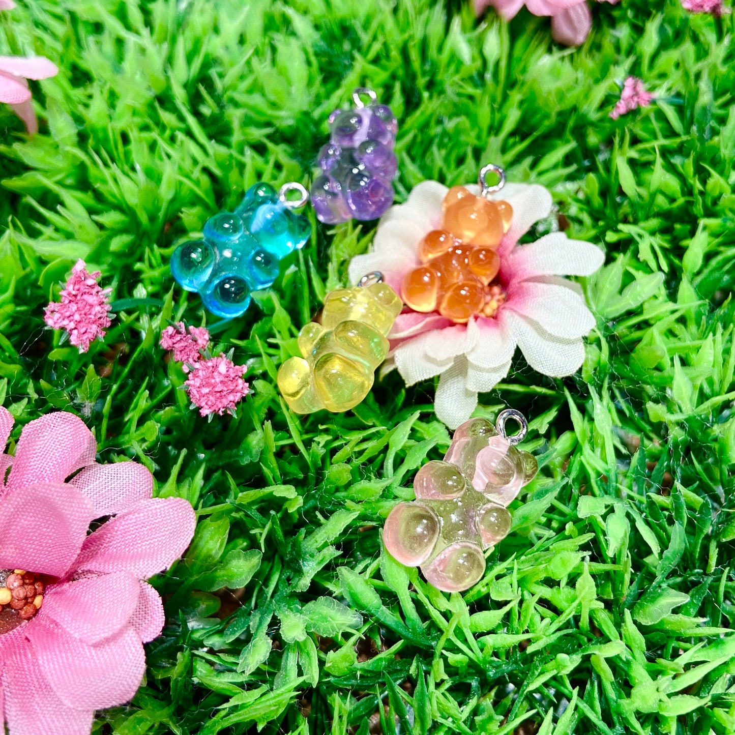 Gummy bear pendant / teddy with eyelet / 15mm