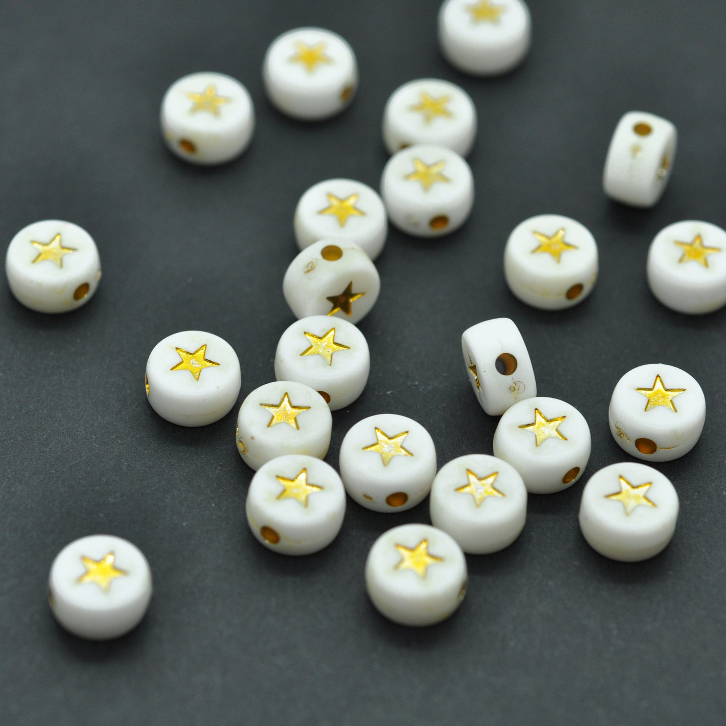 Acrylic star gold white / 7mm