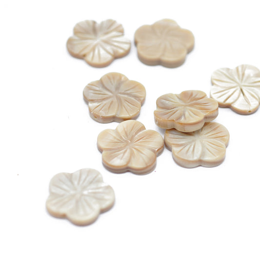 Mother of pearl flower blossom light brown / 12 mm