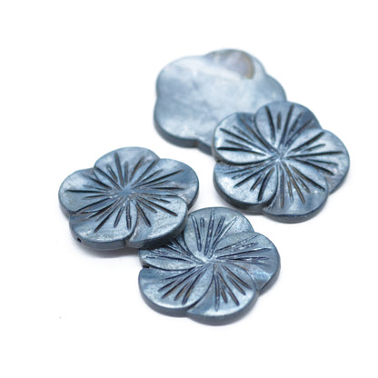 Mother of pearl flower blossom gray blue / 30 mm