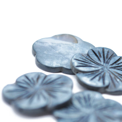 Mother of pearl flower blossom gray blue / 30 mm