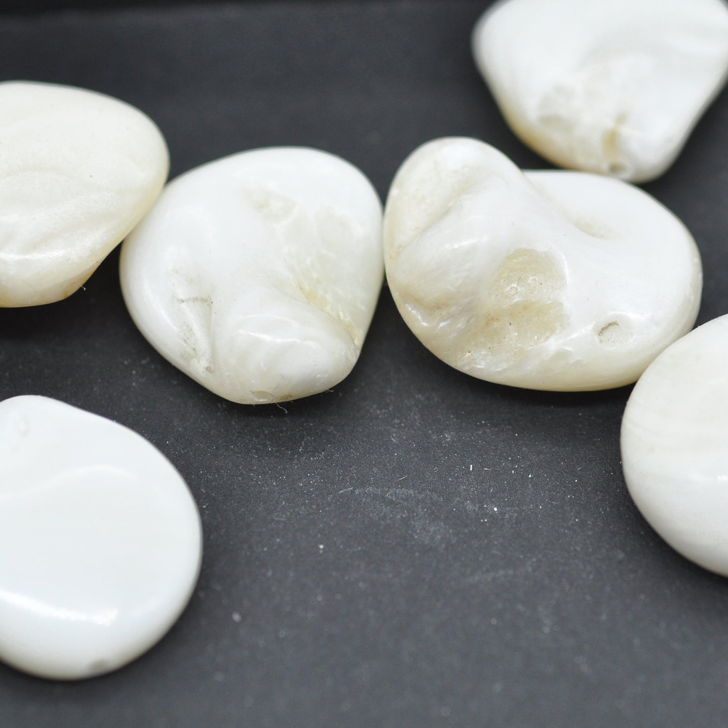 Mother of pearl nuggets white / 8-12 mm