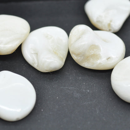 Mother of pearl nuggets white / 8-12 mm