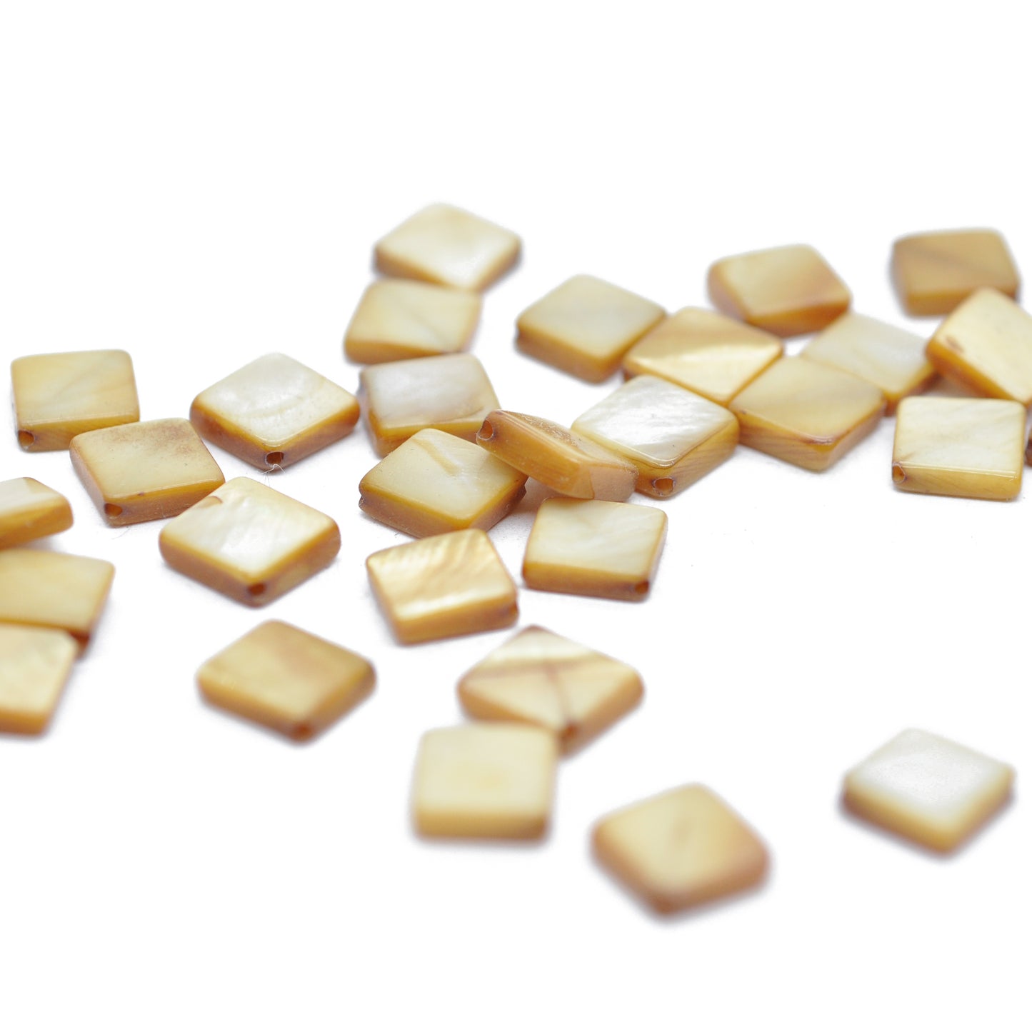Mother-of-pearl square plate beige / drilled diagonally / 8 mm