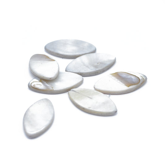 Mother of pearl Ellipse gray / 16x30 mm