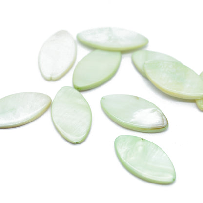 Mother of pearl ellipse green / 16x30 mm