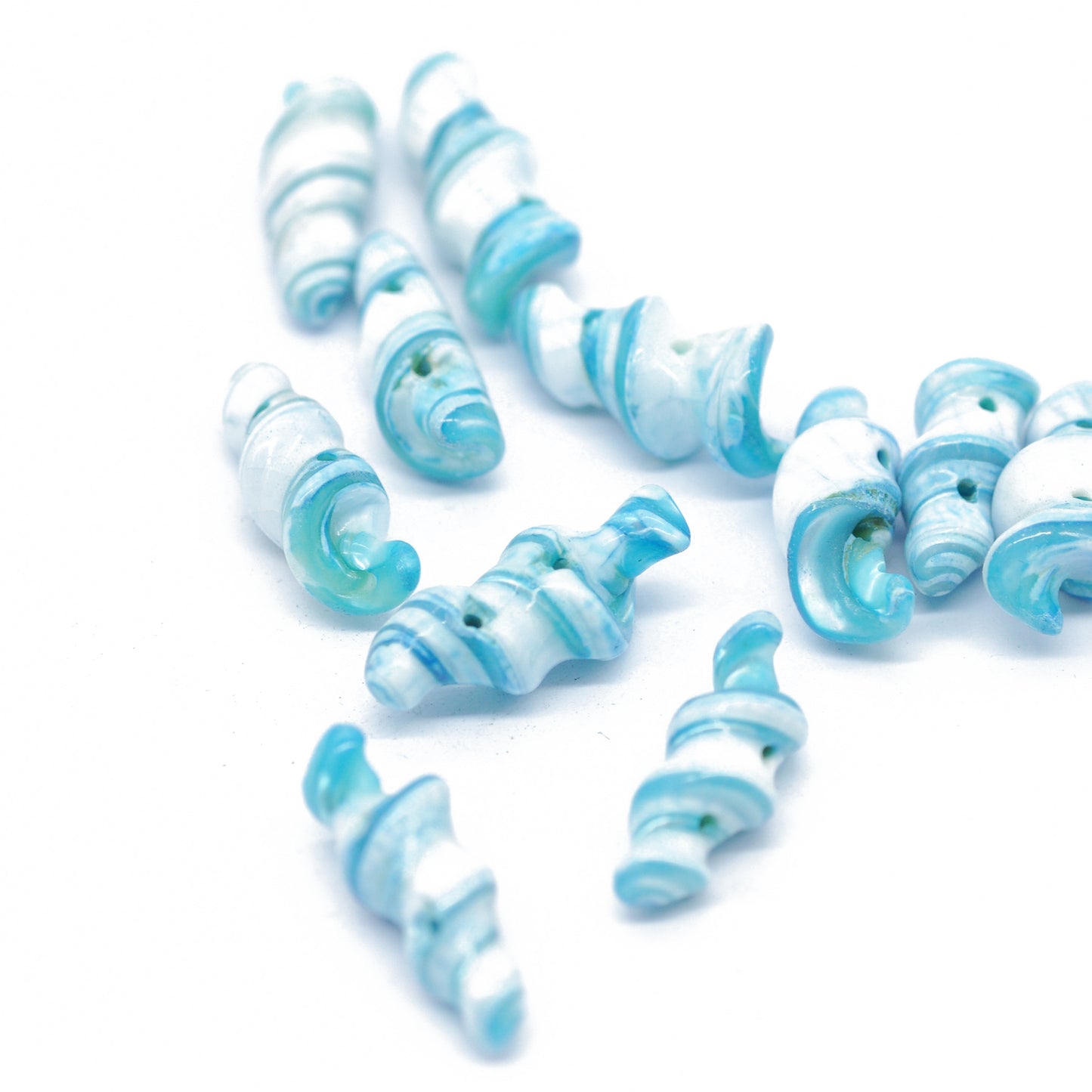 Mother of pearl shell swirl turquoise / double drilling / 24 mm