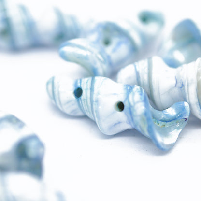 Mother-of-pearl shell swirl light blue / double drilling / 24 mm