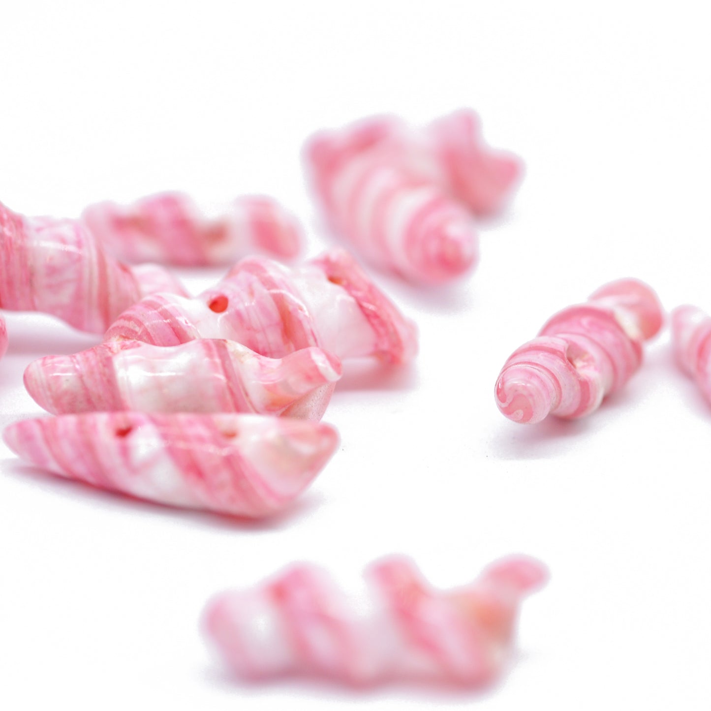 Mother-of-pearl shell swirl pink / double drilling / 24 mm