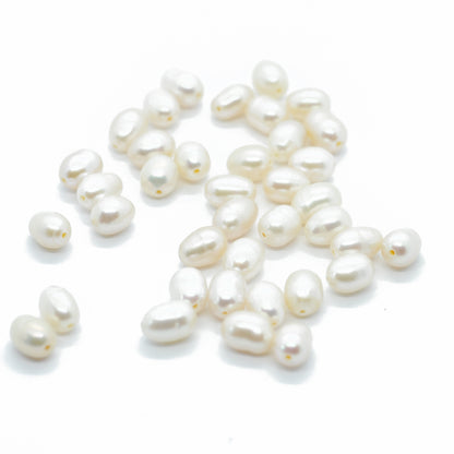 Freshwater pearls oval / approx. Ø 4x5 mm