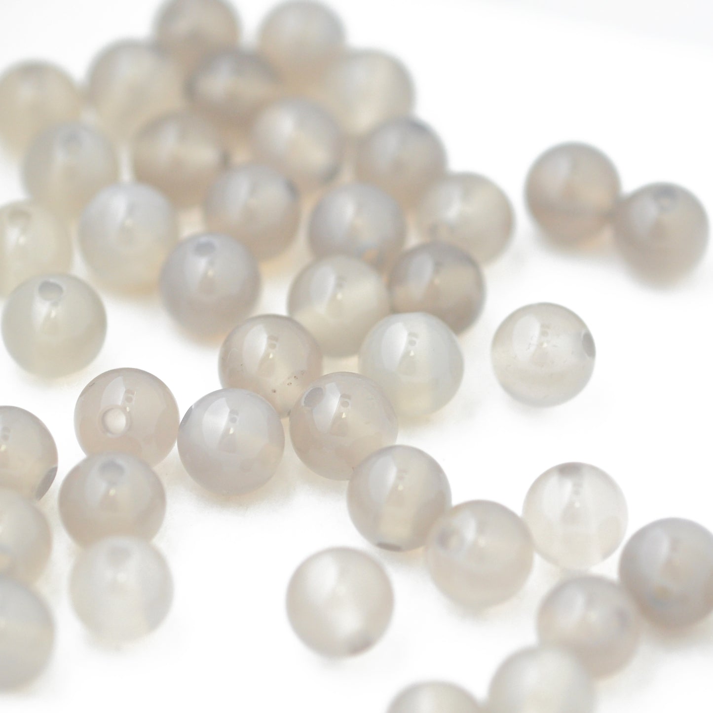 Gray agate gemstone / Ø 6 mm
