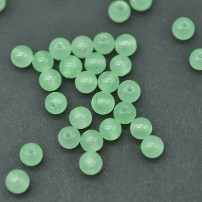 Jade gemstone ball / mint green / Ø 4mm