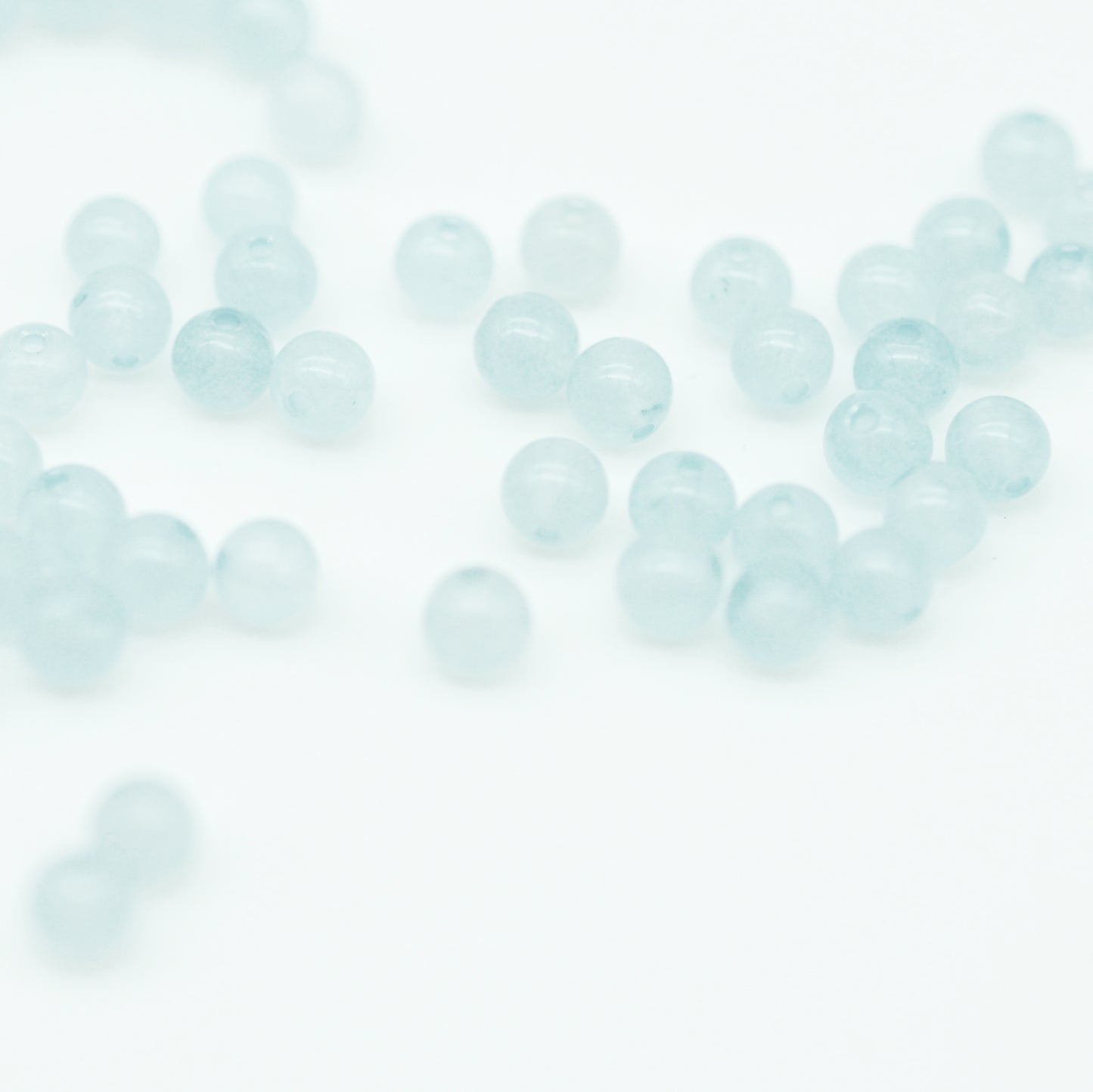 Jade gemstone ball / powder blue / Ø 4mm