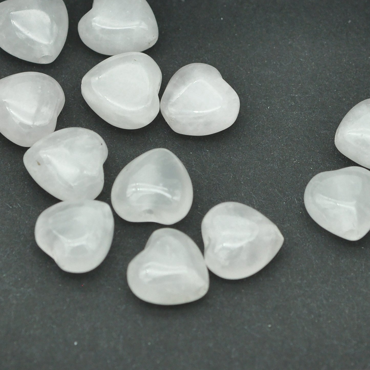 Heart of rose quartz / precious stone / 8 mm