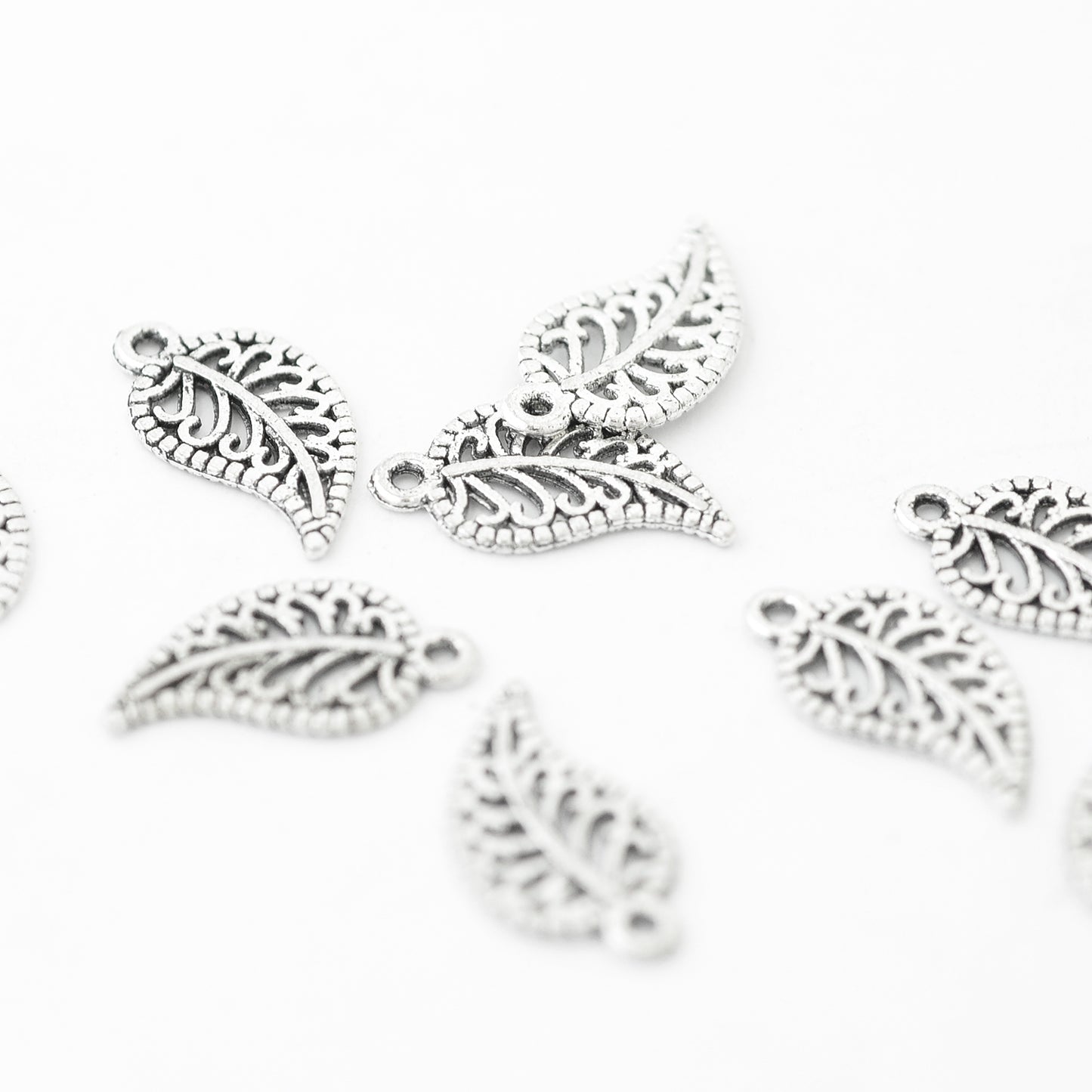 Leaf pendant / silver colored / 16 mm