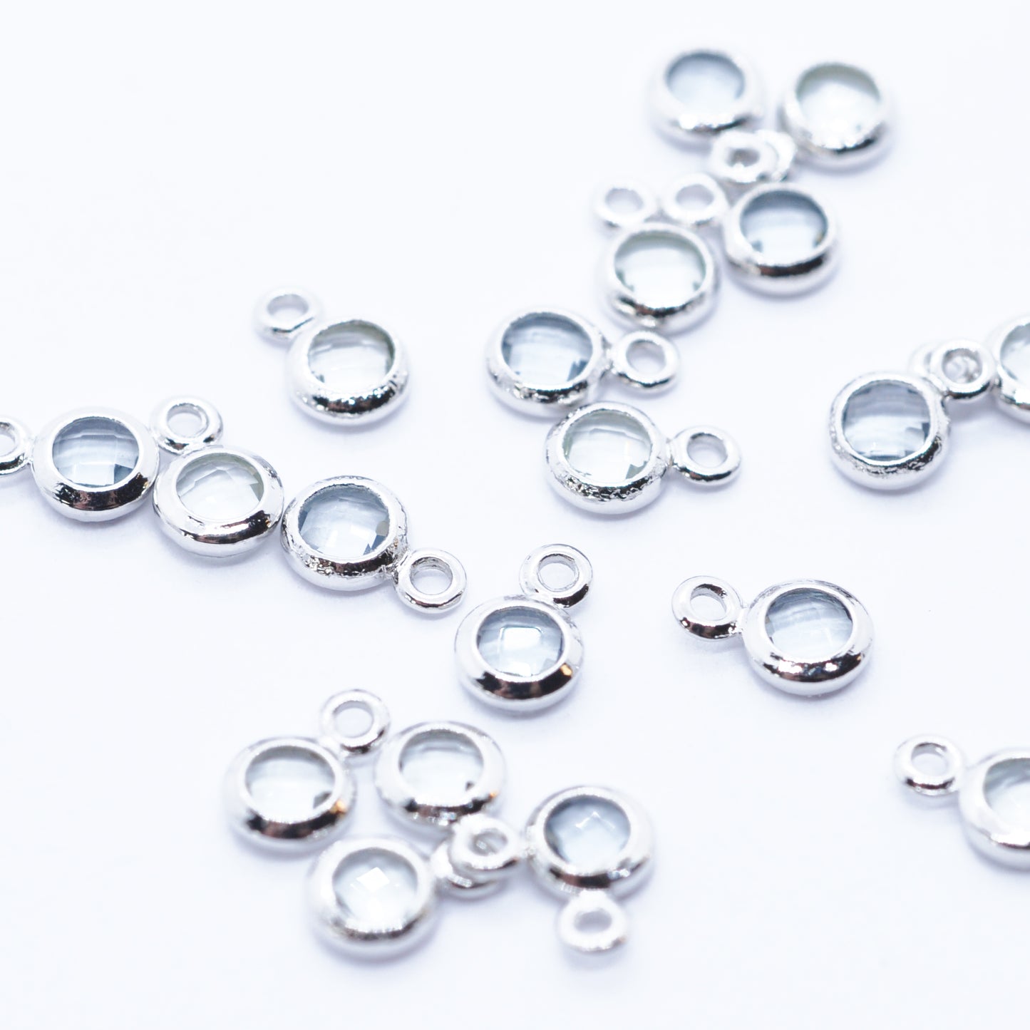 Mini crystal pendant gray / silver colored / Ø 4 mm