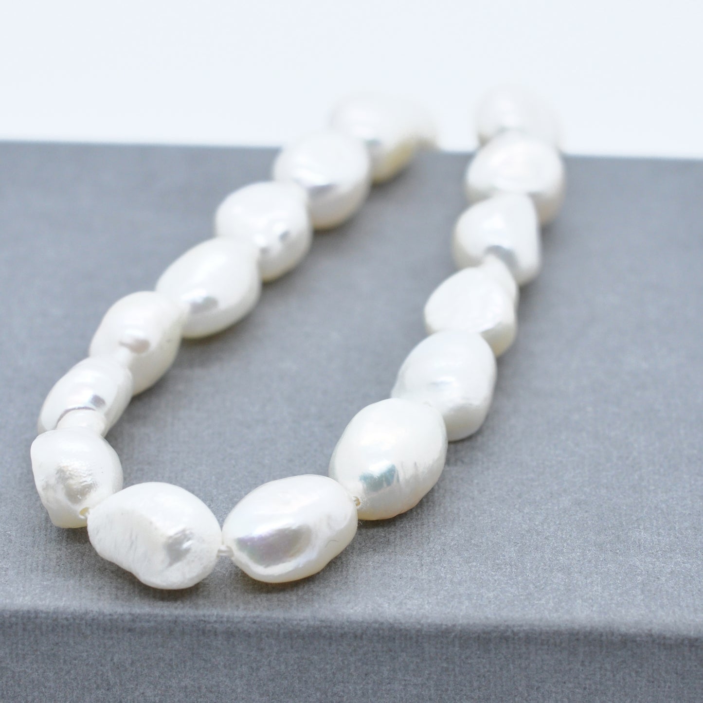 Freshwater pearls white irregular / approx. Ø 6-9 mm