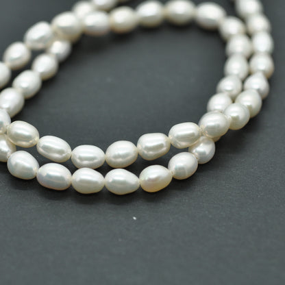 Freshwater pearls oval / approx. Ø 4x5 mm