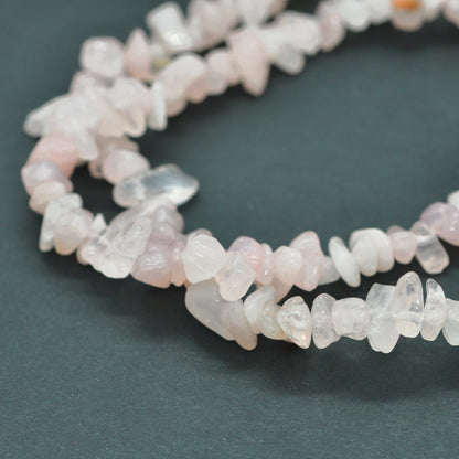 Gemstone strand / rose quartz chip / Ø 6-8mm