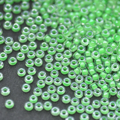 Miyuki Rocailles 11/0 neon green inside colored / 15gr. Ø 2mm (1120)