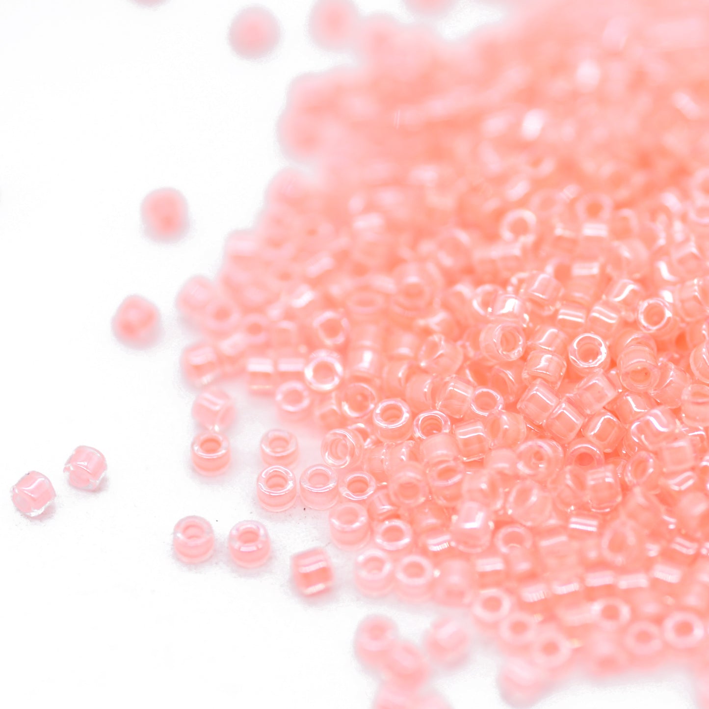 Delica beads neon salmon 10 g. Ø 1.6mm 11/0 (DB-2034)