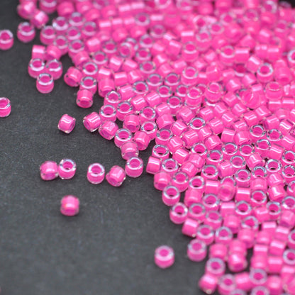 Delica Perlen neon pink 10 gr. Ø 1,6mm 11/0  (DB-2305)