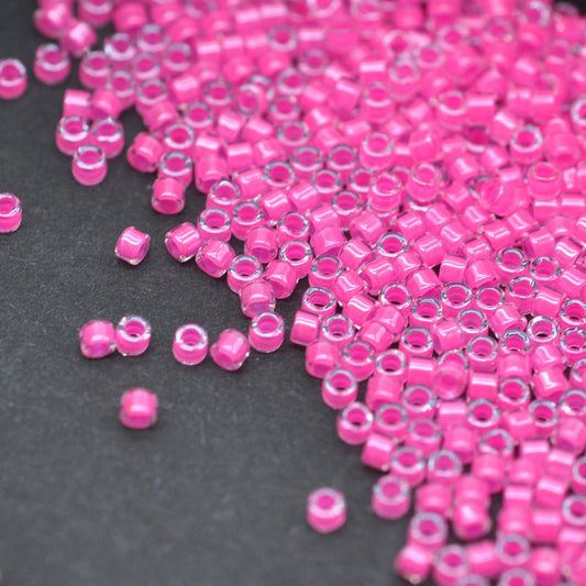 Delica beads neon pink 10 g. Ø 1.6mm 11/0 (DB-2305)