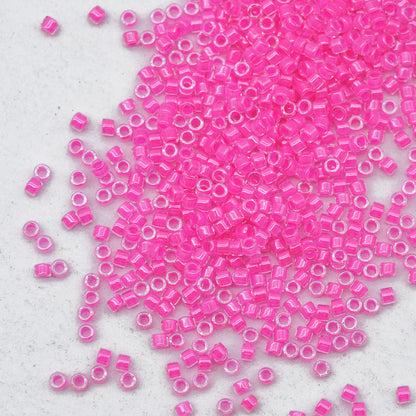 Delica Perlen neon pink 10 gr. Ø 1,6mm 11/0  (DB-2305)