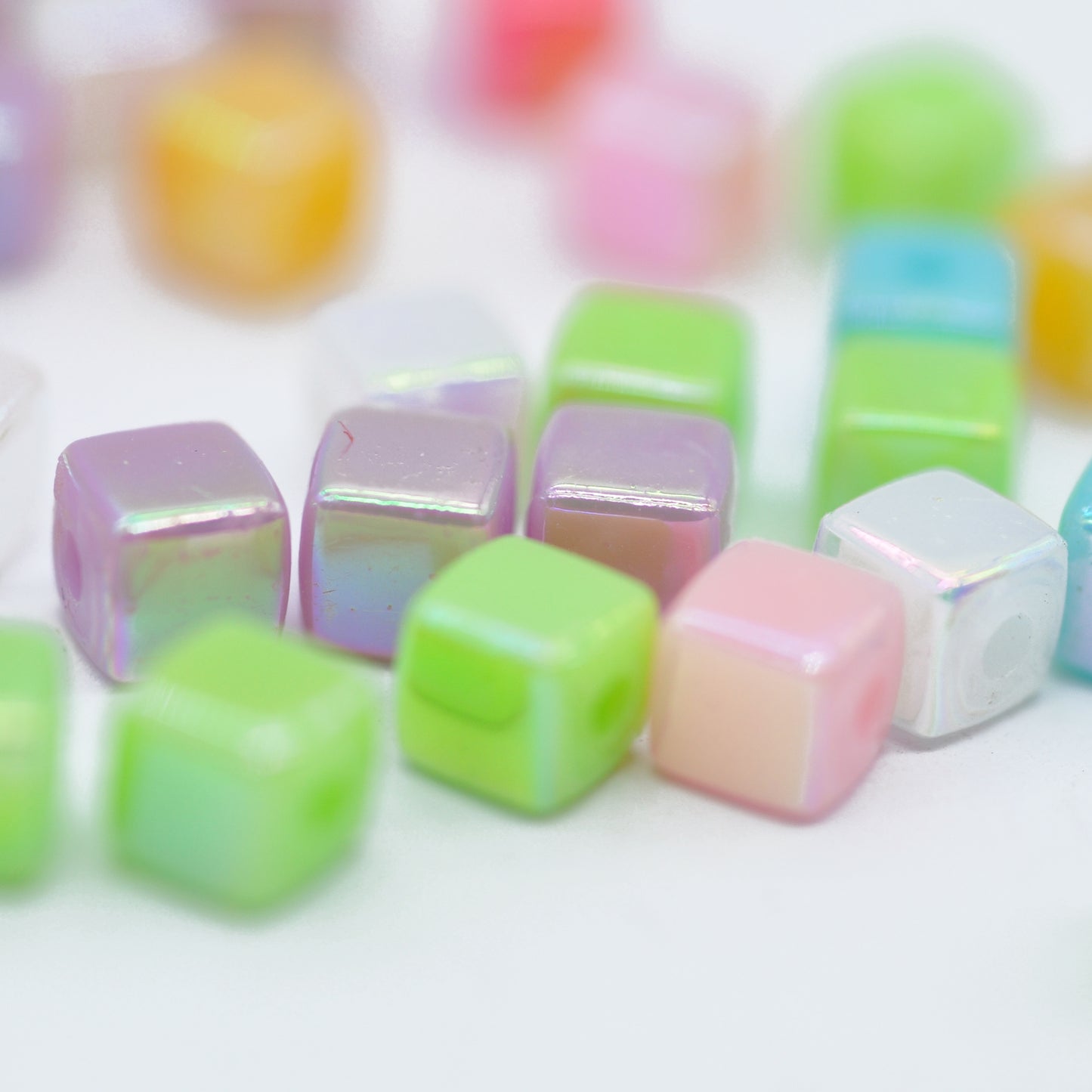 Small cubes / pastel colored mix / 4 mm