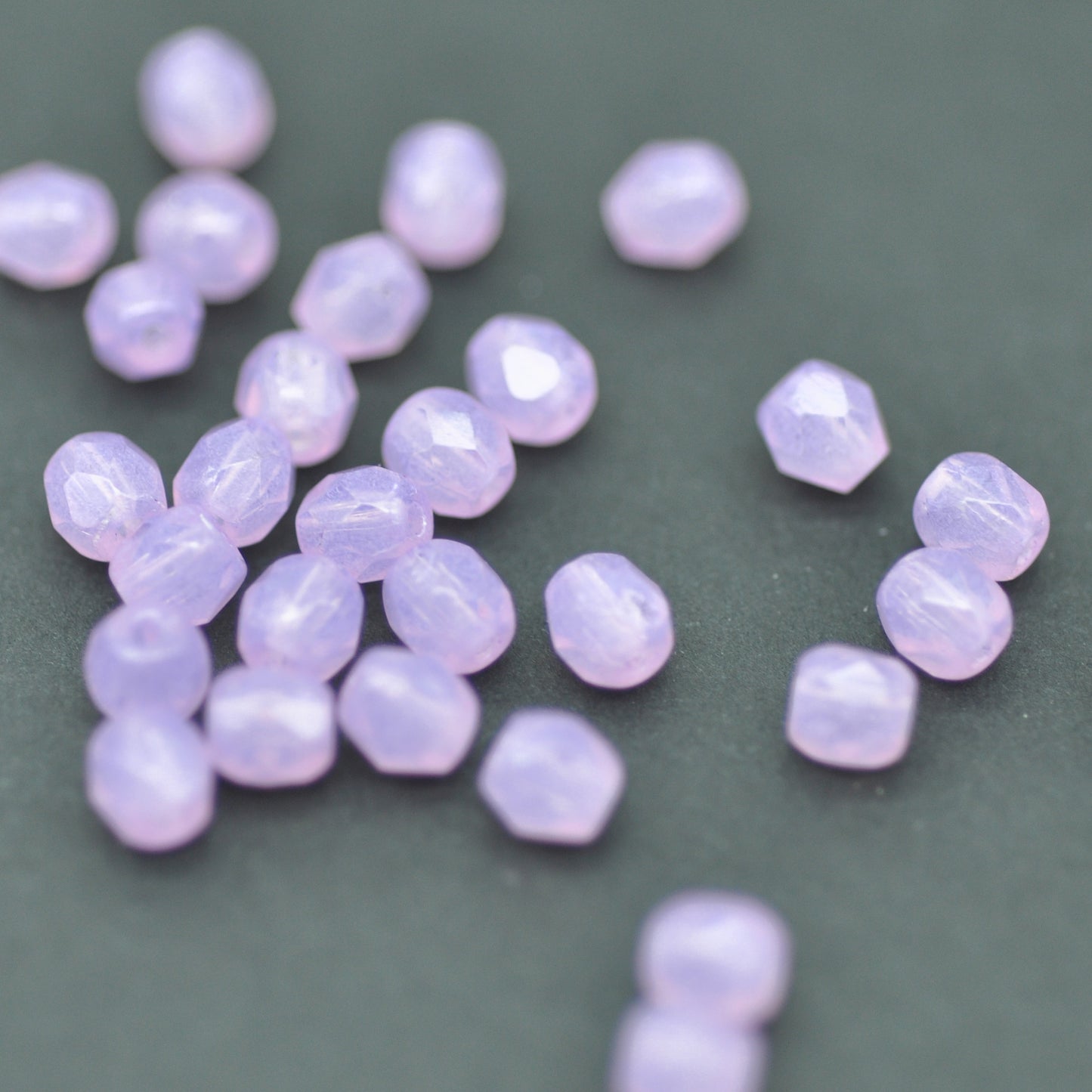 Preciosa faceted glass beads / violet opal / 100 pcs. / 4mm