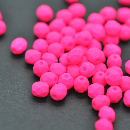Preciosa ground glass beads / neon pink / 100 pcs. / 4mm