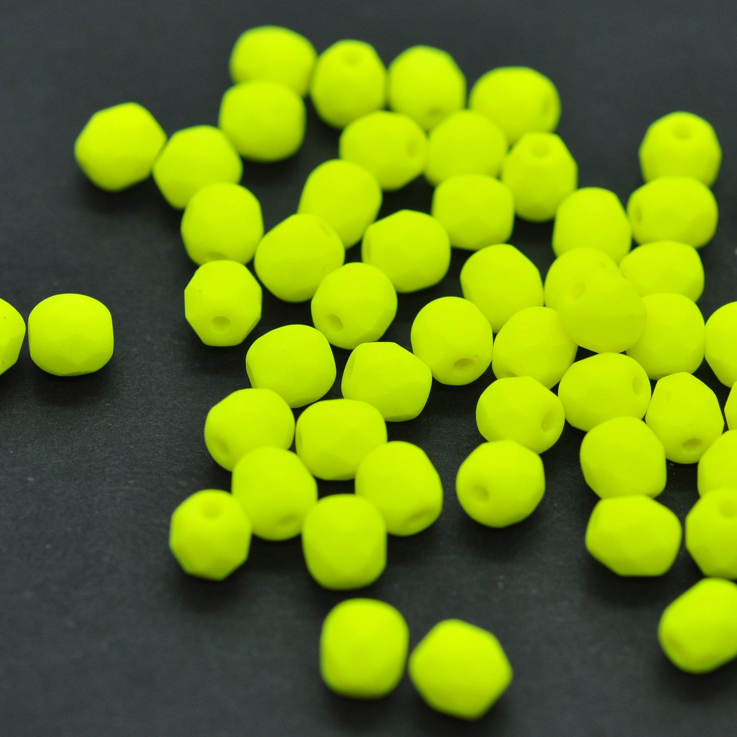 Preciosa ground glass beads / neon yellow / 100 pcs. / 4mm